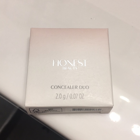 Honest beauty concealer duo in “Disappearing Dune” - Picture 2 of 4